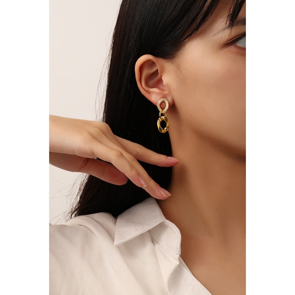 Elegant Gold Drop Earrings